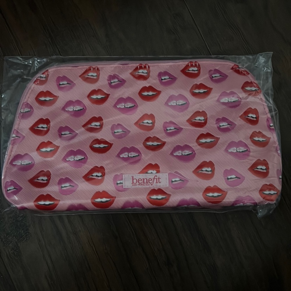 Benefit 2022 WoW Lip Makeup Bag